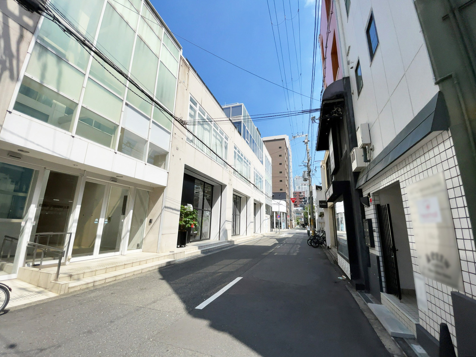 NX南堀江ビル前面の通り