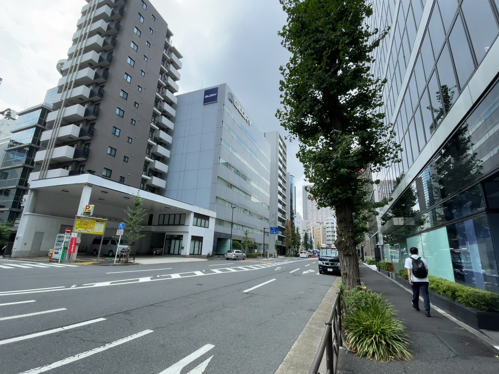 本郷ダイヤビル前面の通り