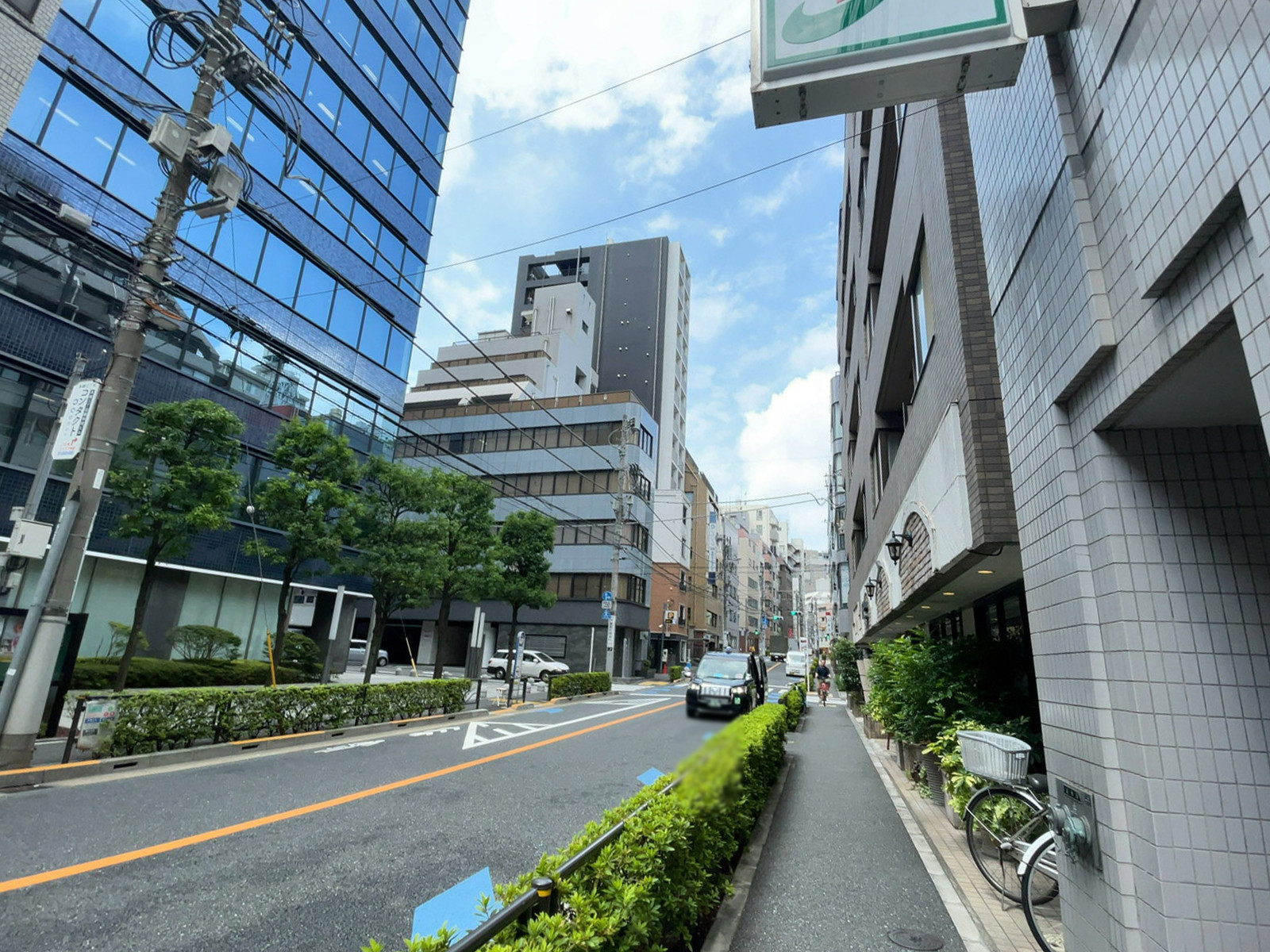 クロセビア本郷前面の通り