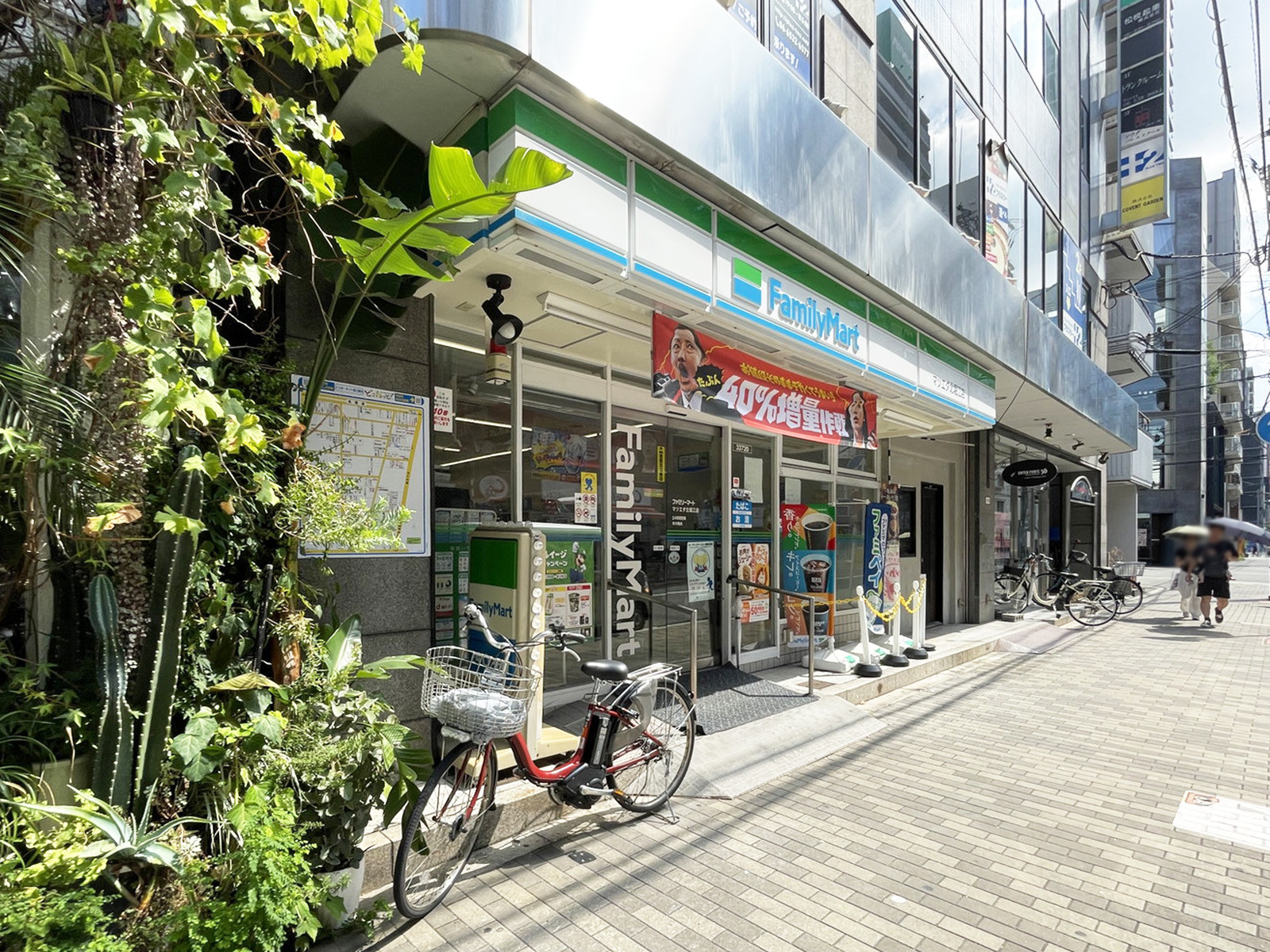 並びにあるファミリーマート マツエダ北堀江店