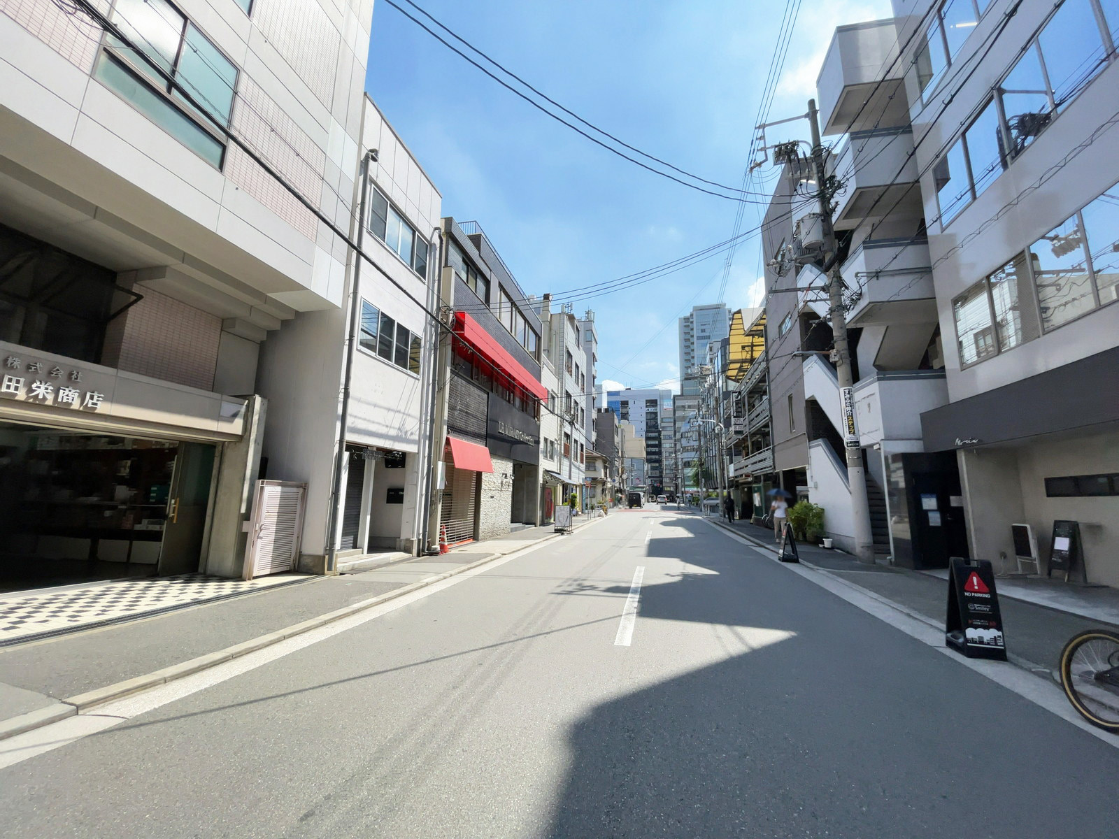 ラポール四ツ橋ビル前面の通り