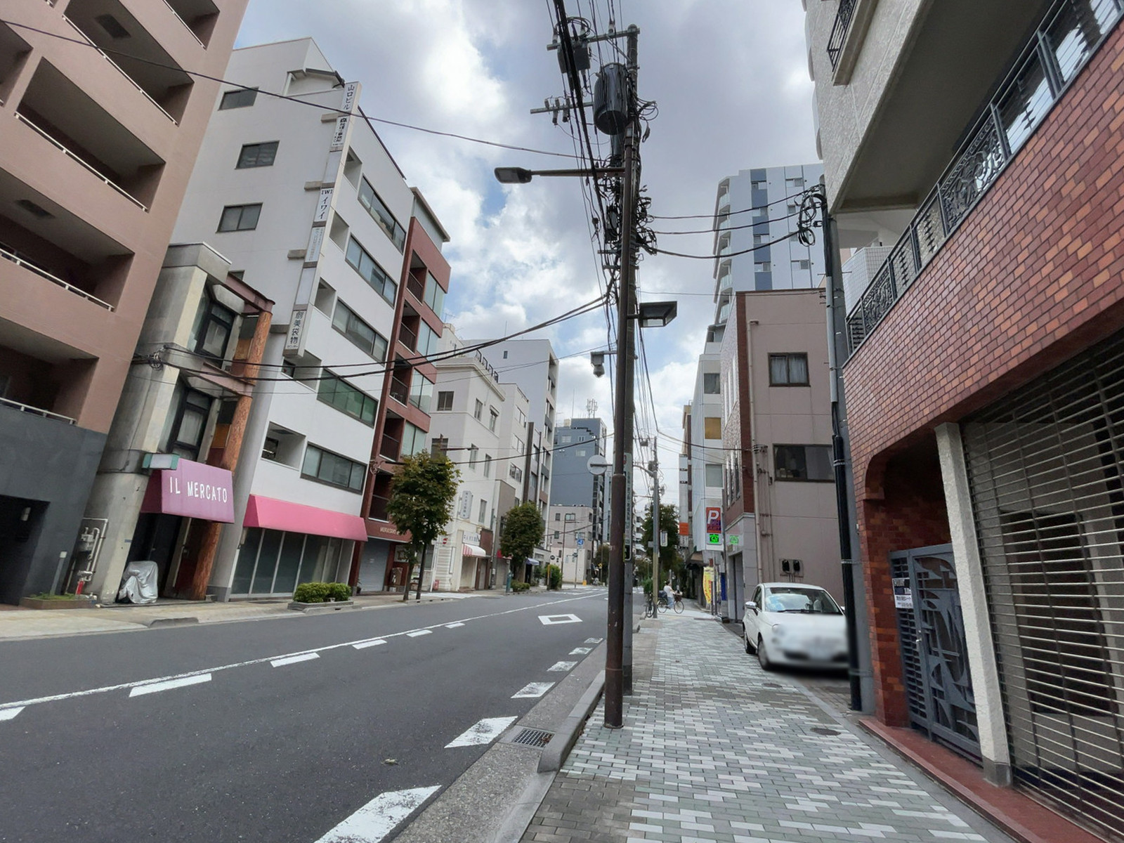 メゾン戸田前面の通り