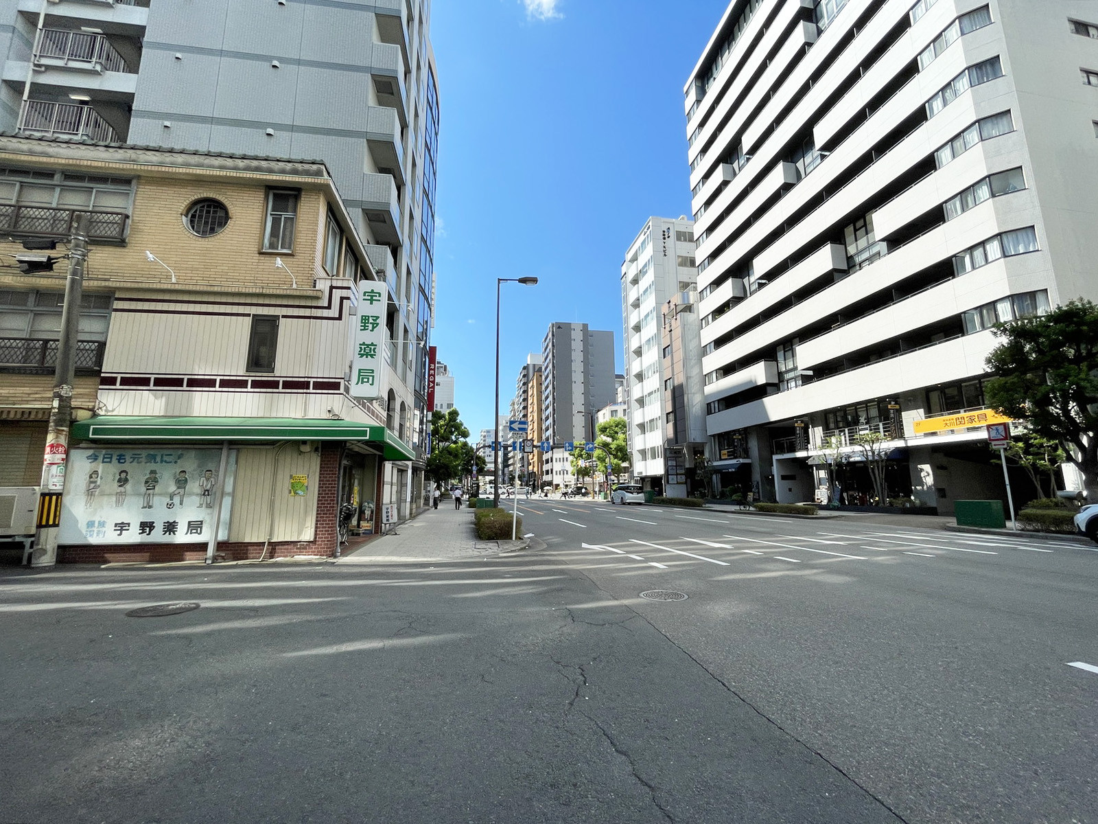 リーガル大阪ビル前面の通り