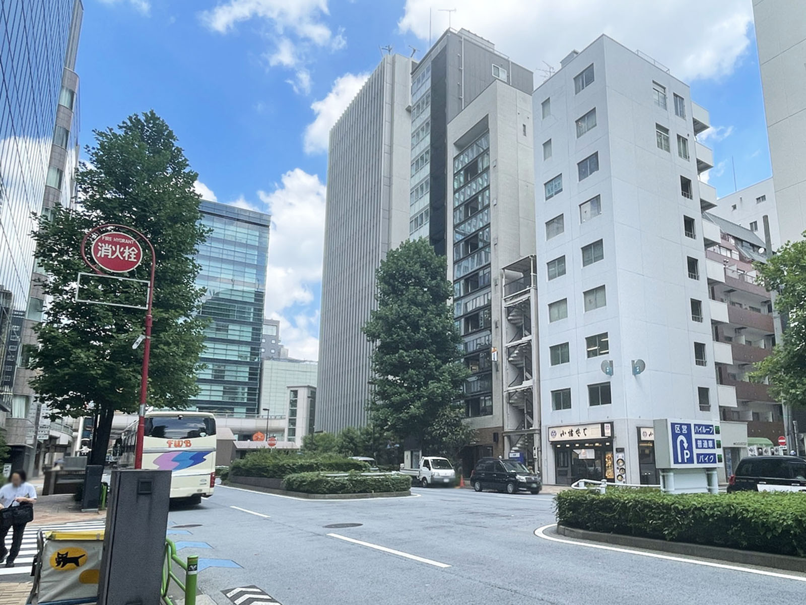 銀座木挽町ビル前面の中央市場通り