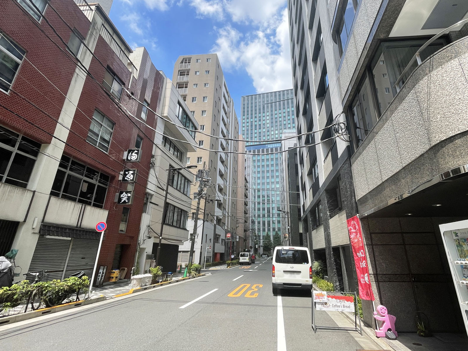 銀座エスシービル前面の銀中通り