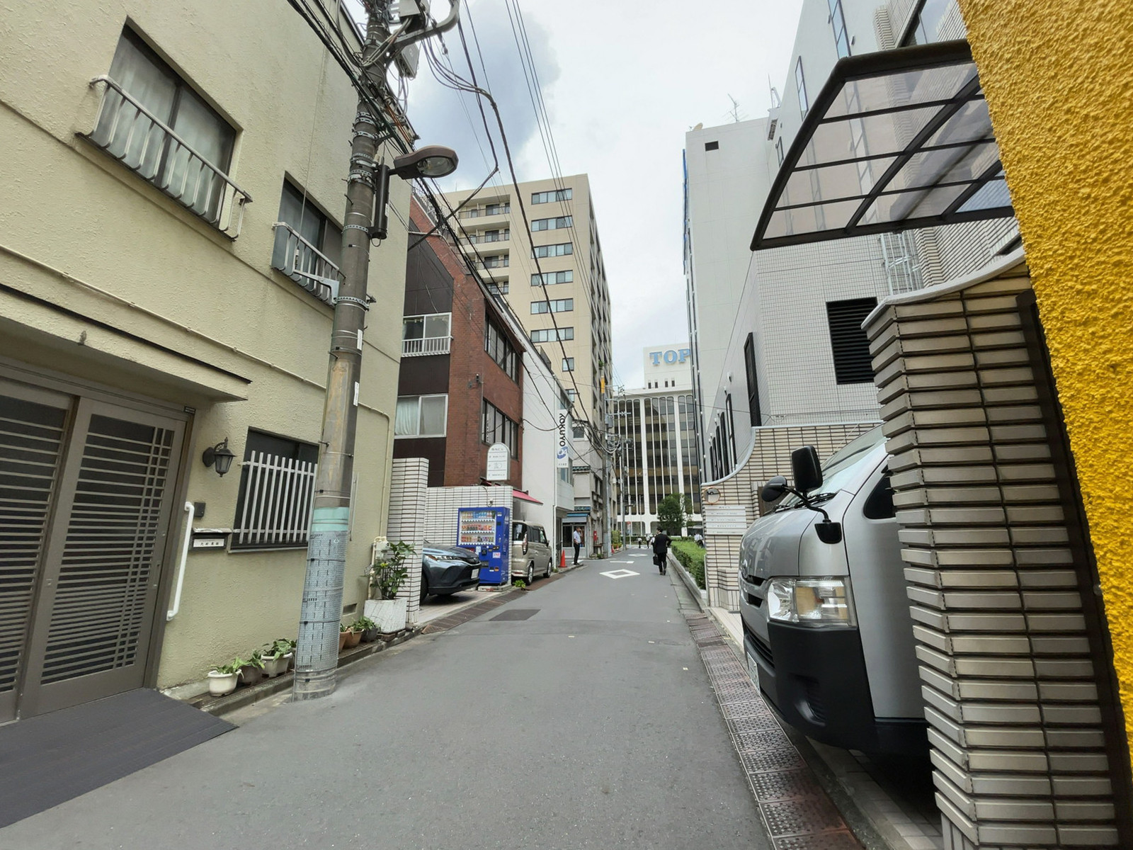 ファベルハウス前面の通り