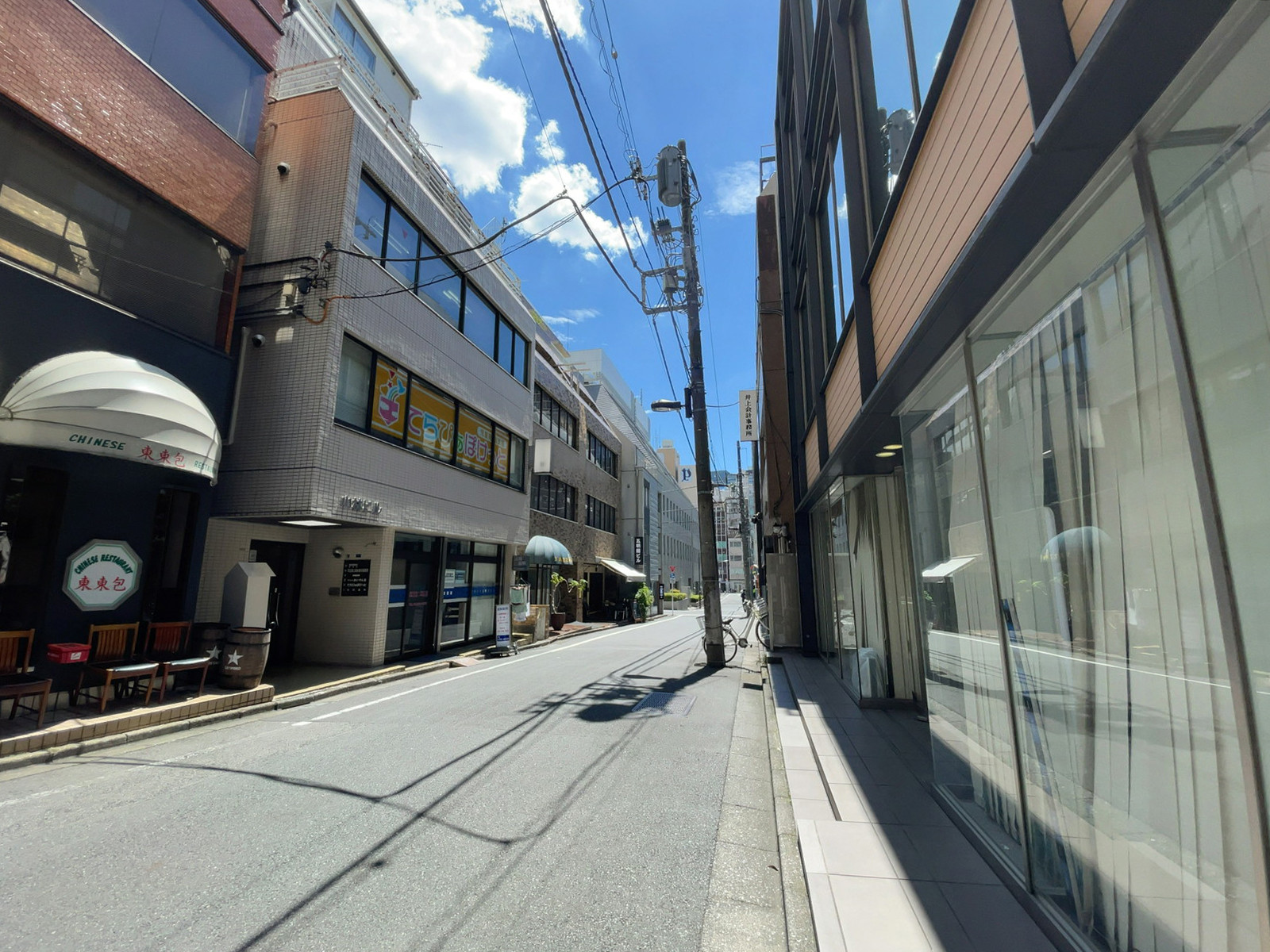 三五ビル前面の通り