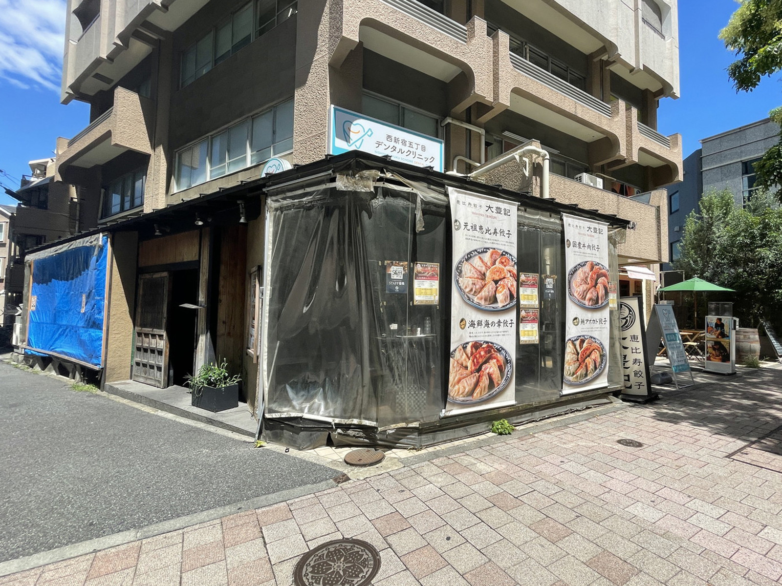 周辺には飲食店が点在