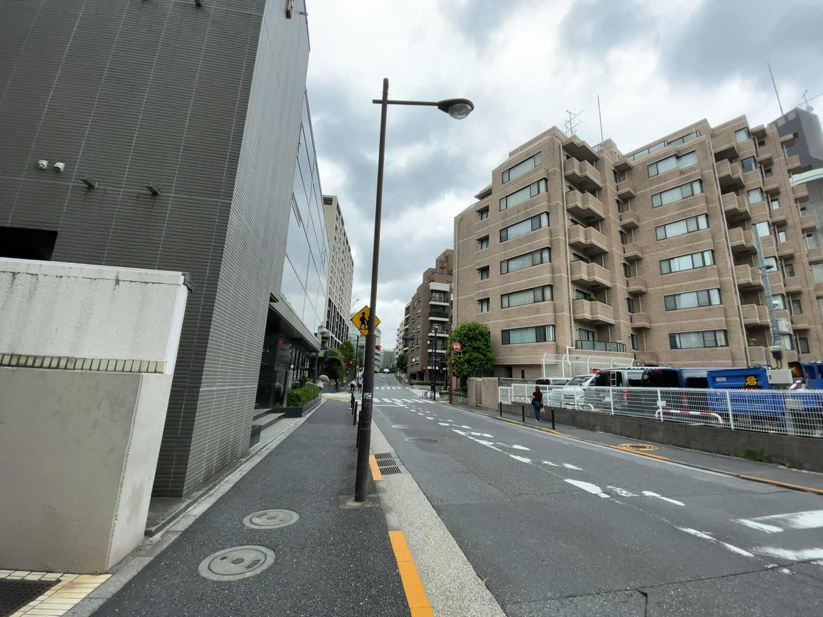 ニューライフ一番町前面の通り