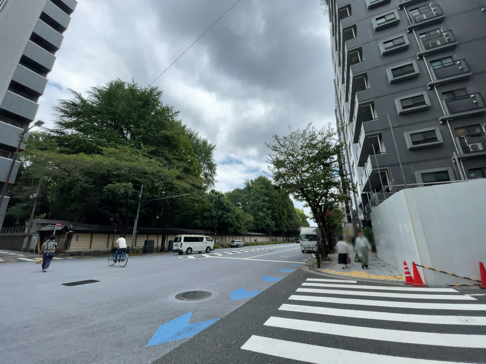 近くの靖国通り