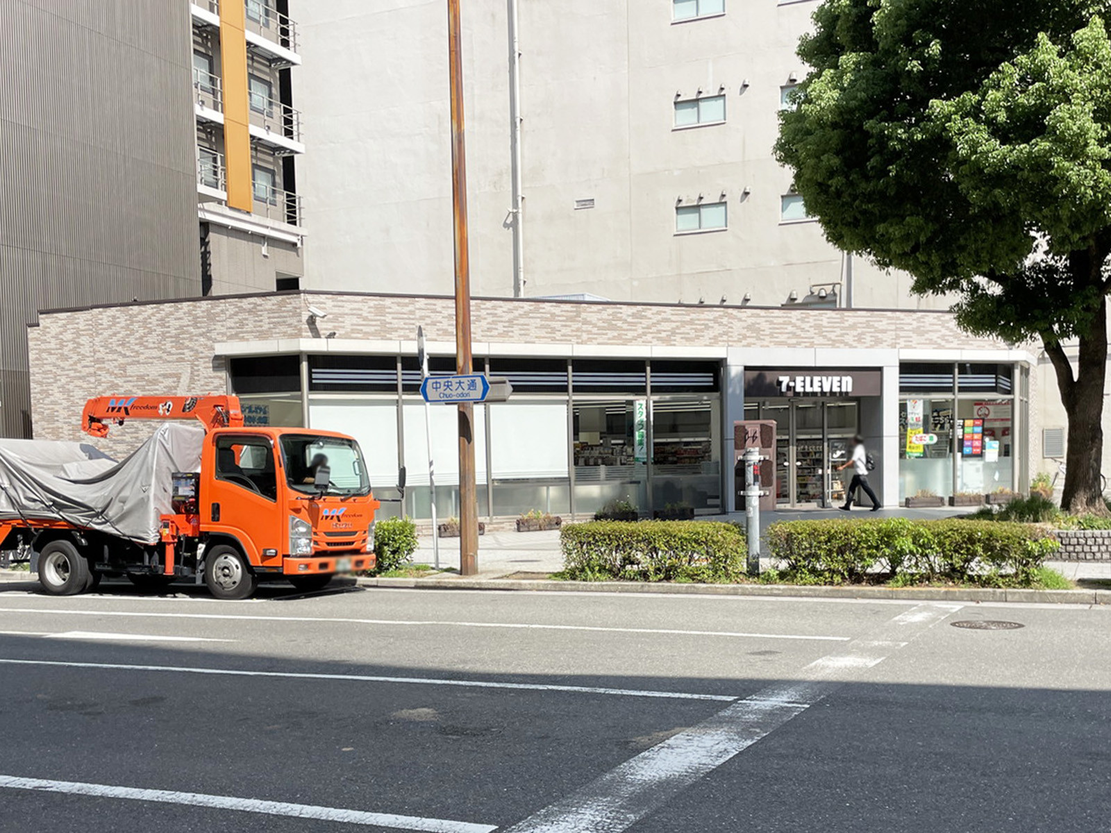同じ通りにあるセブンイレブン 御堂筋本町店