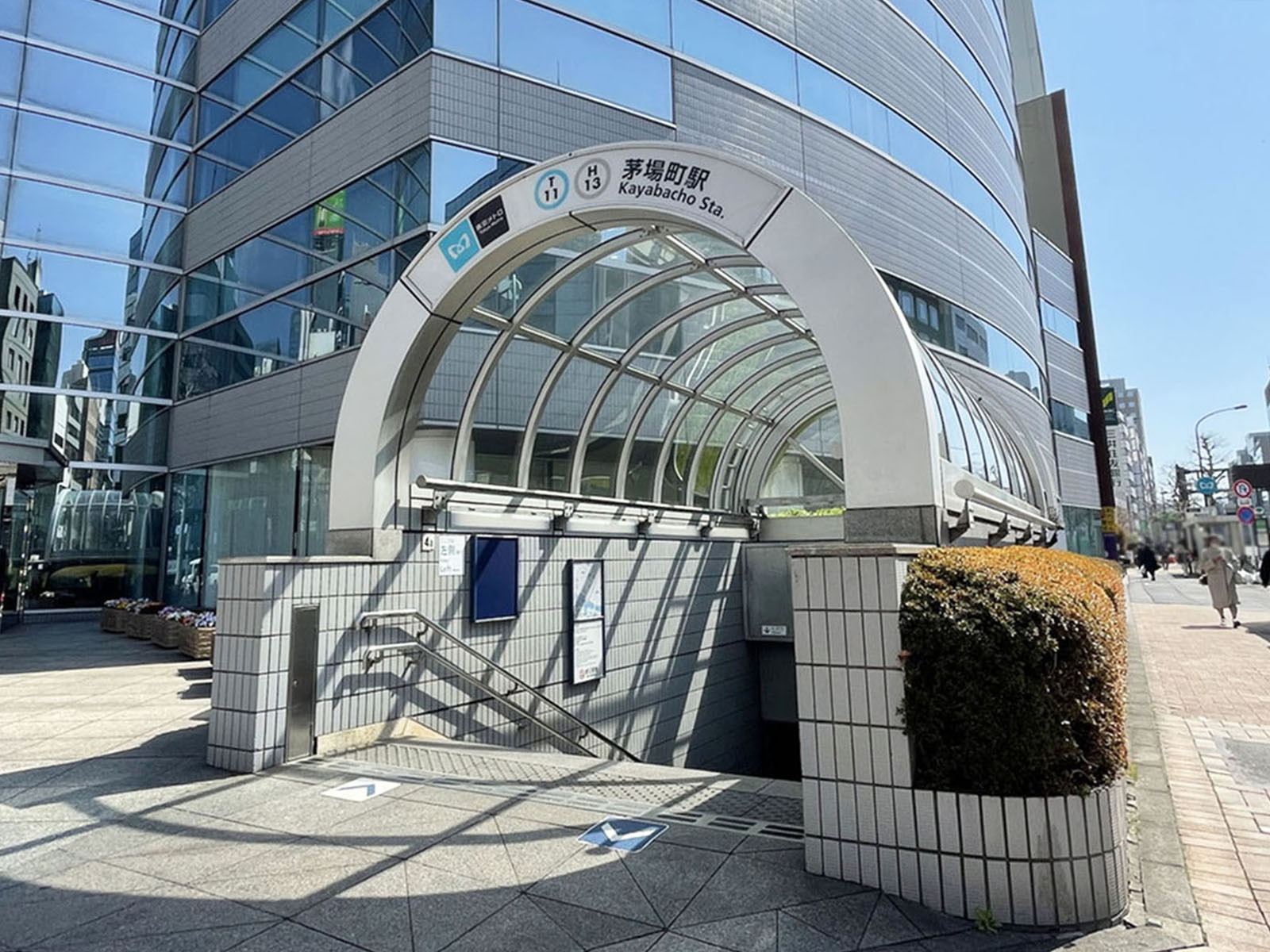 最寄りの「茅場町駅」