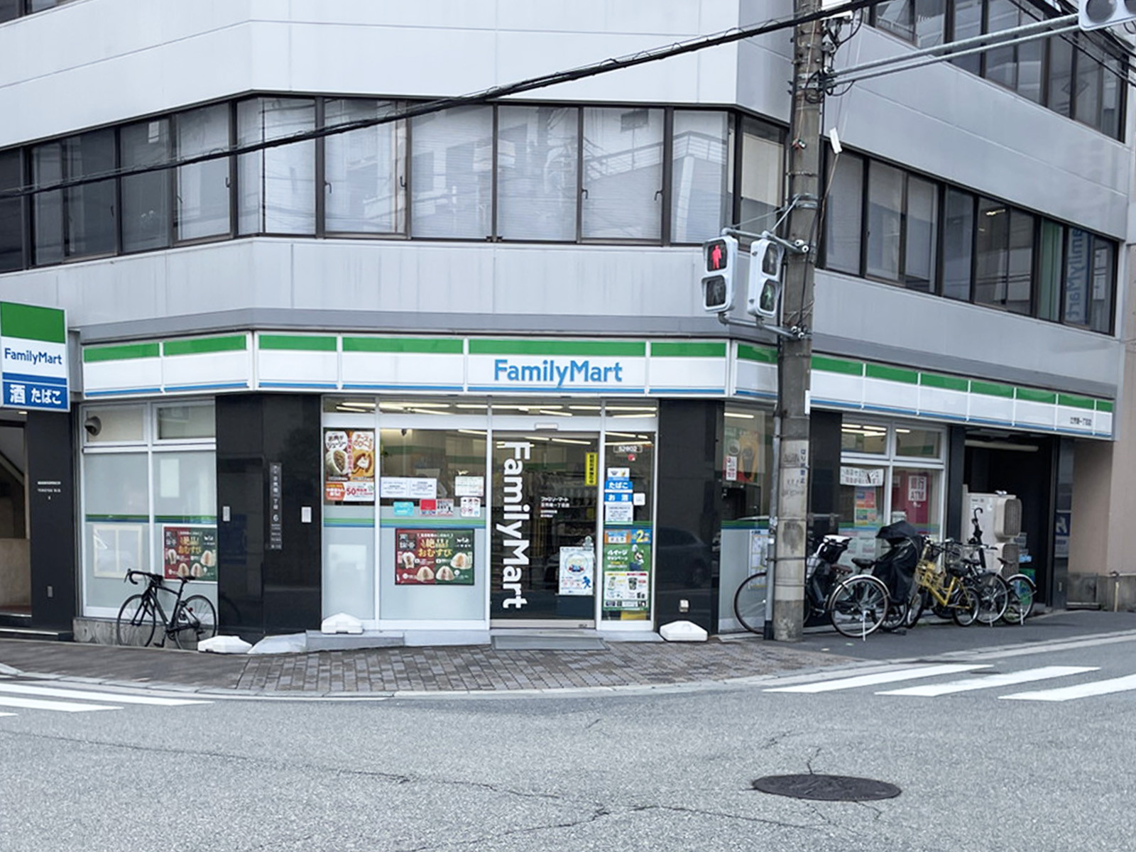 向かいのファミリーマート 立売堀一丁目店