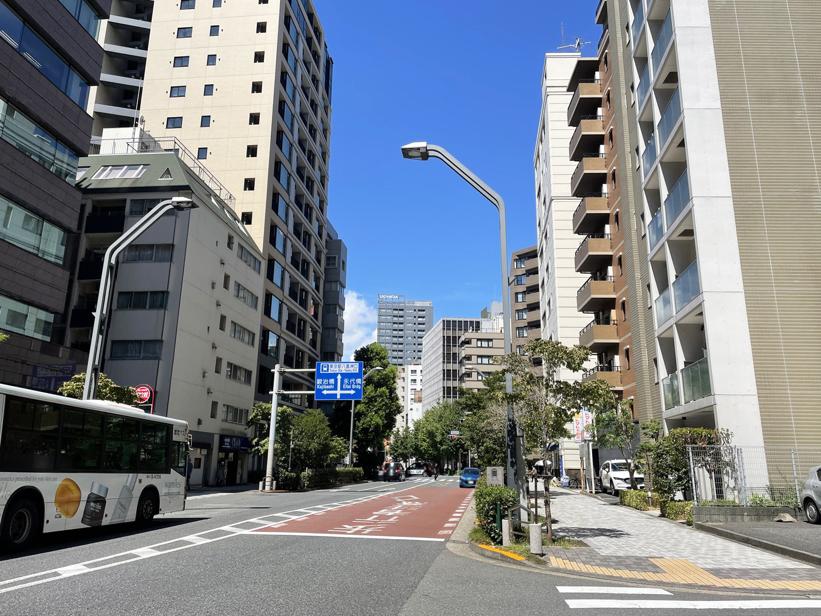 付近の八重洲通り