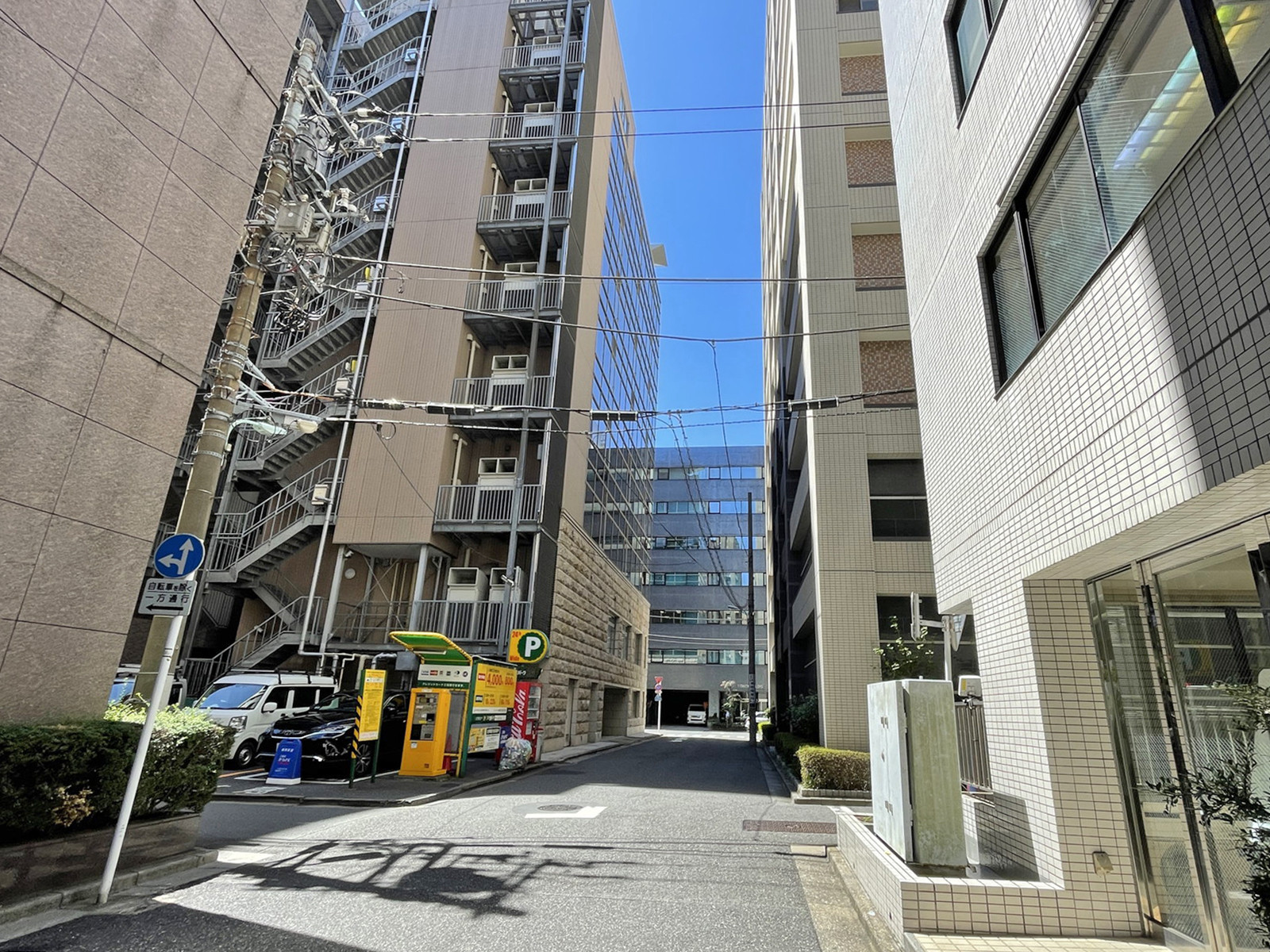 ASビル前面の通り