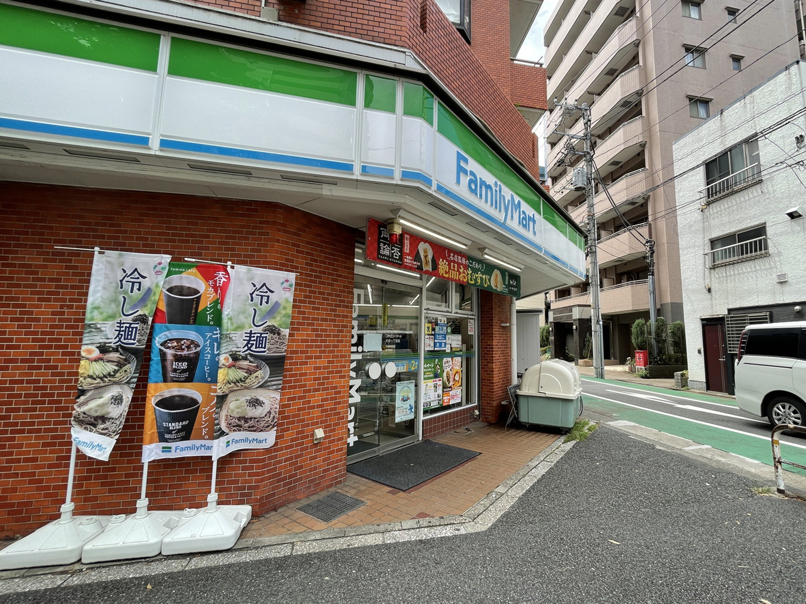 徒歩1分のファミリーマート大井1丁目店