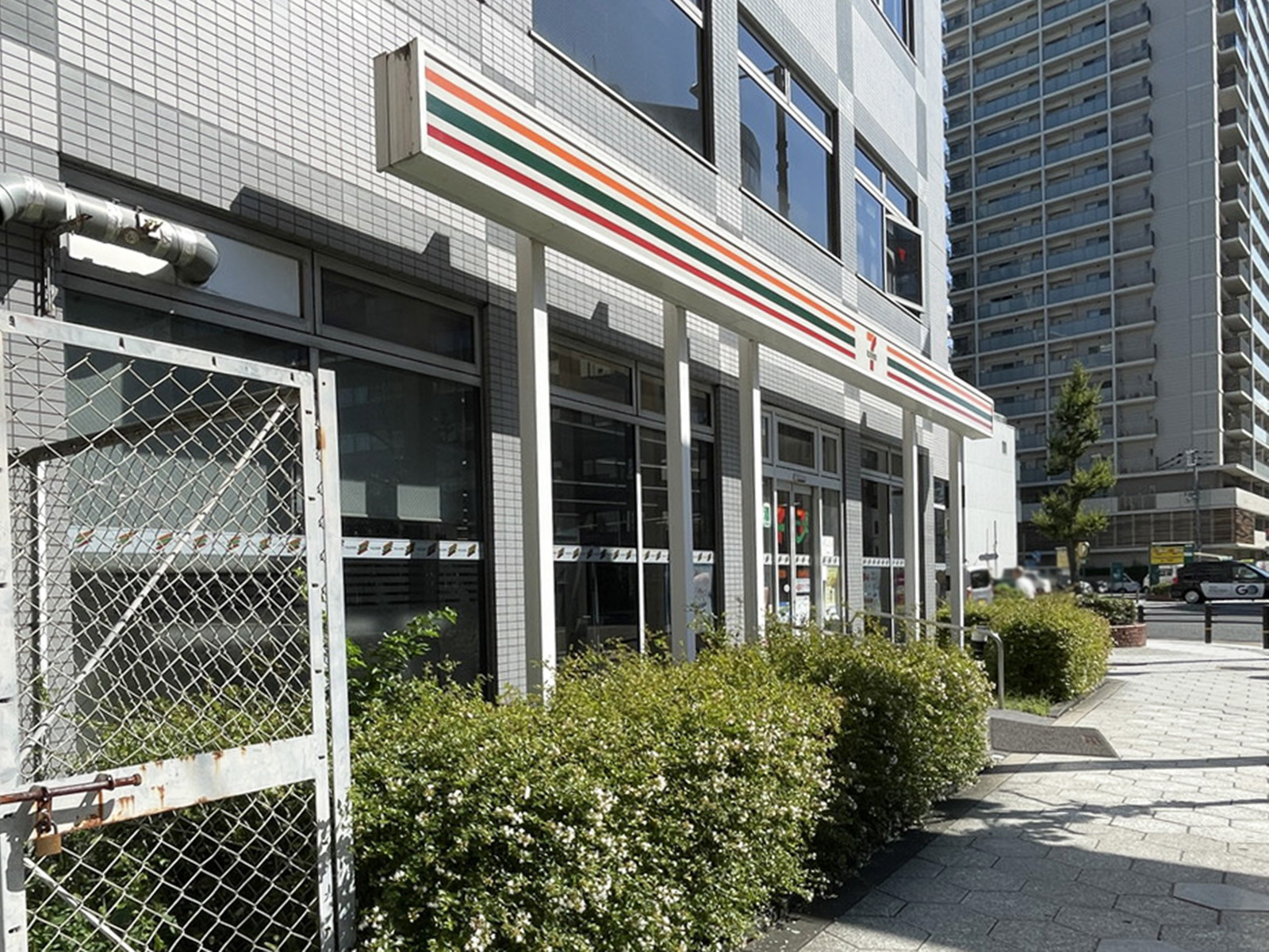 徒歩1分のセブンイレブン 大阪靱本町2丁目店