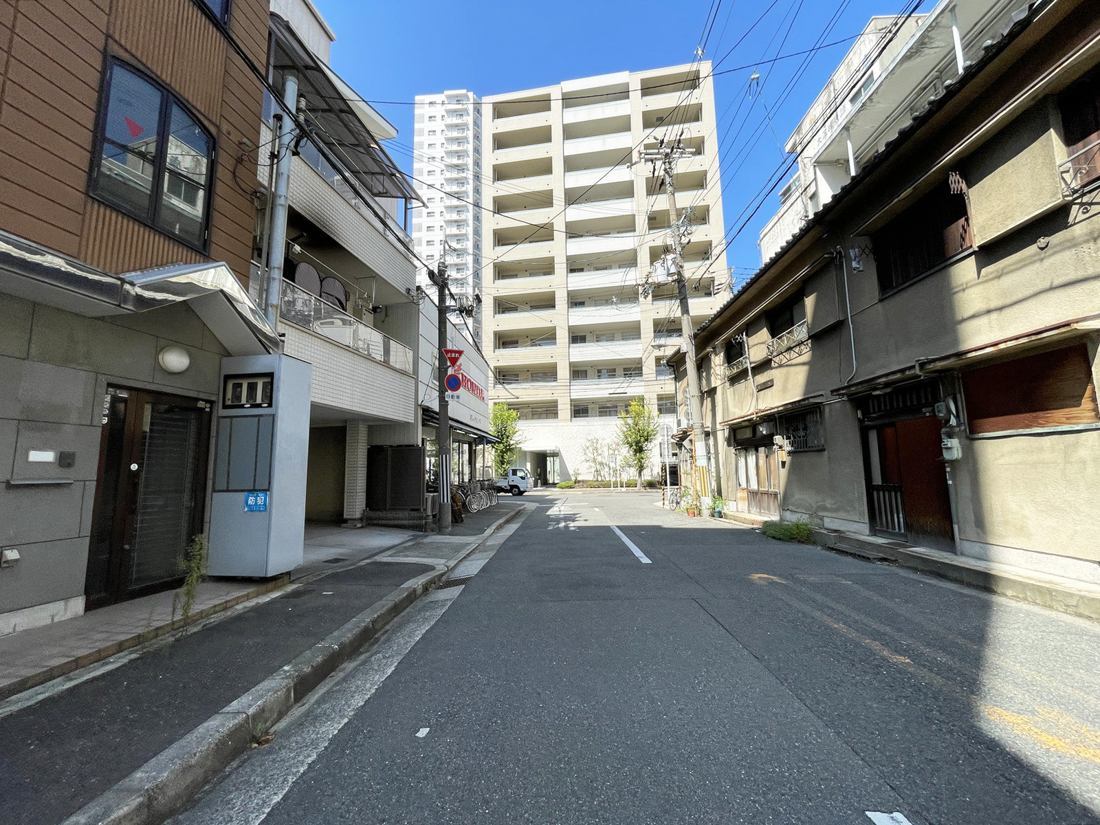 IMT大阪ビル前面の通り
