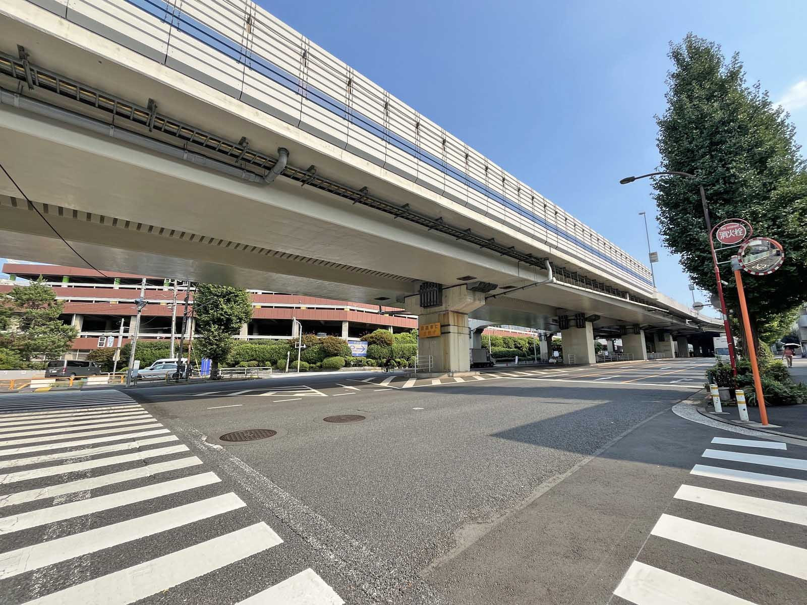 第2TOCビル前面通り