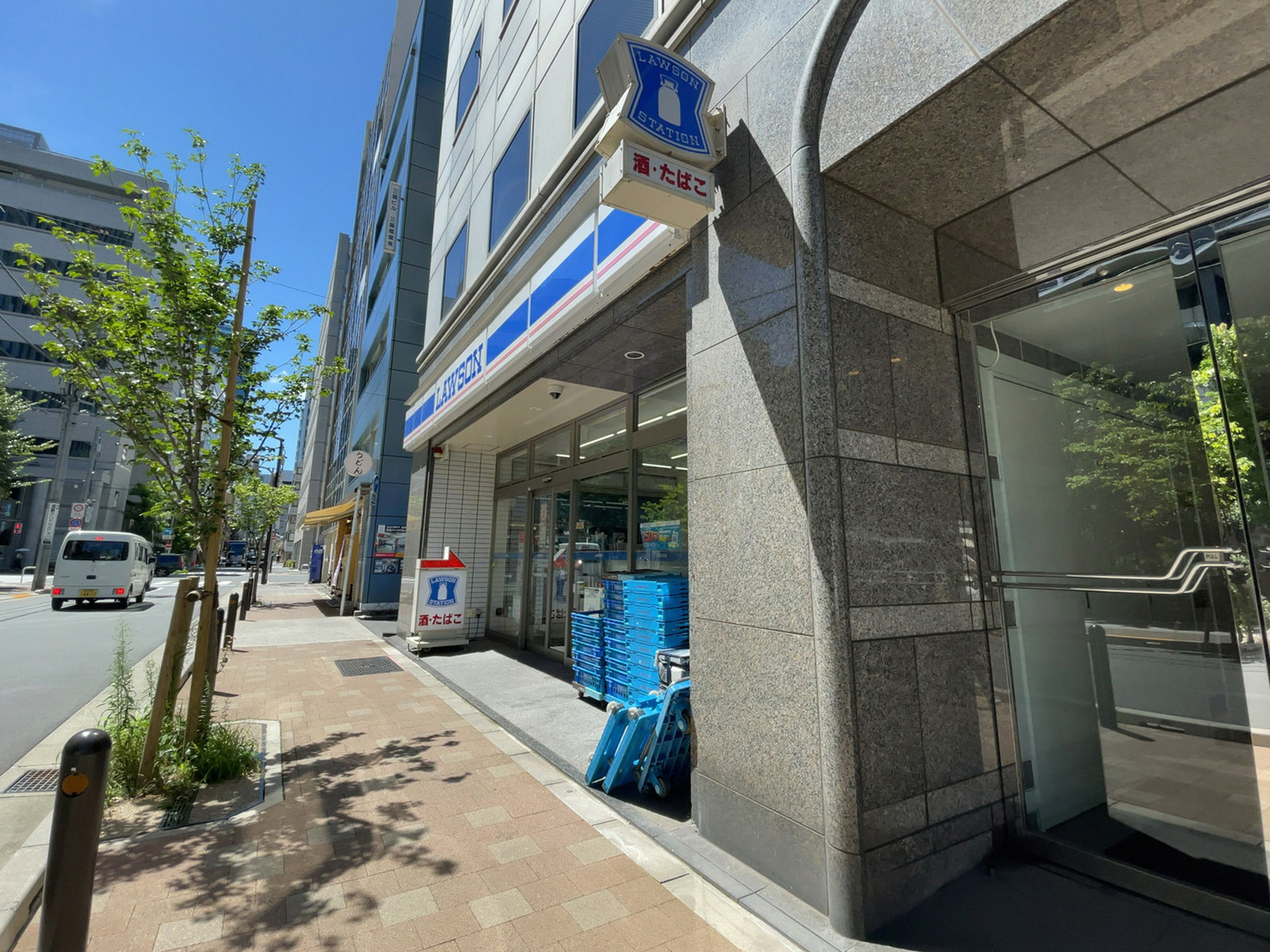 徒歩2分のローソン 千代田神田錦町三丁目店