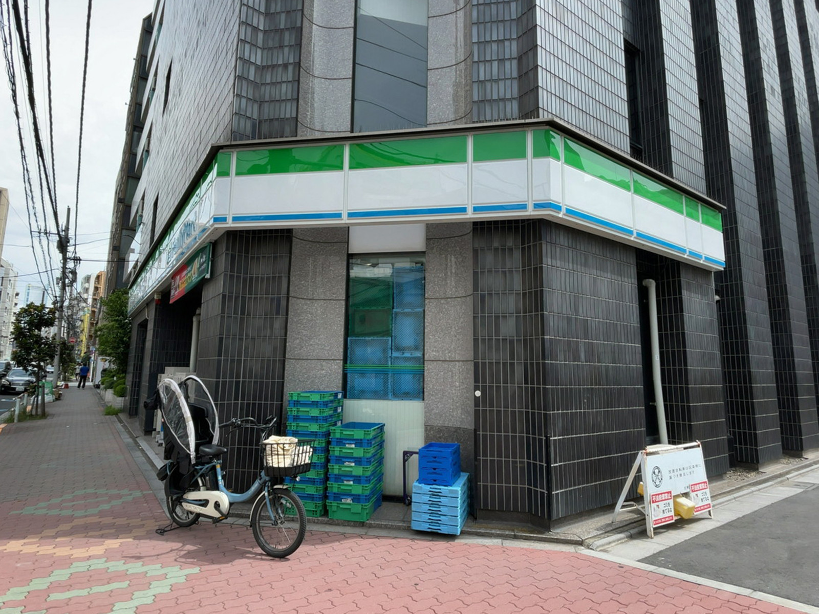 徒歩1分のファミリーマート 台東三筋一丁目店