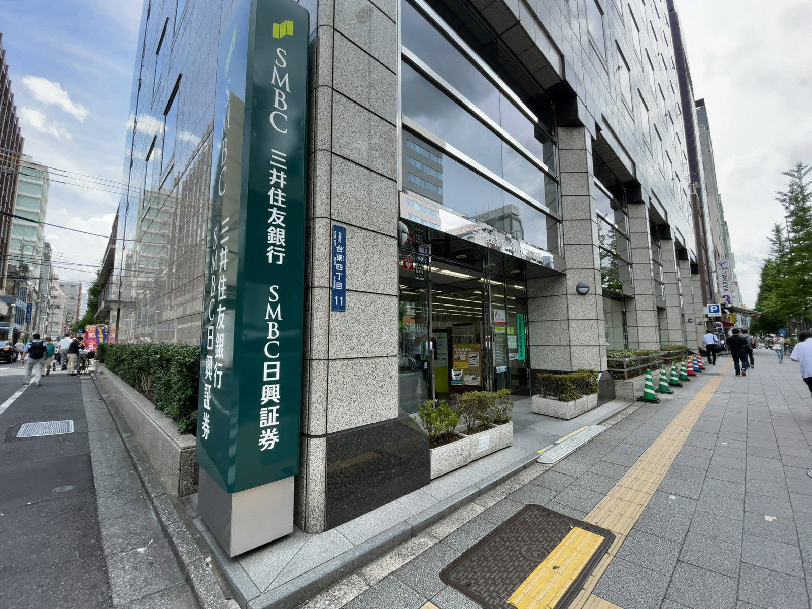 付近の三井住友銀行 上野支店