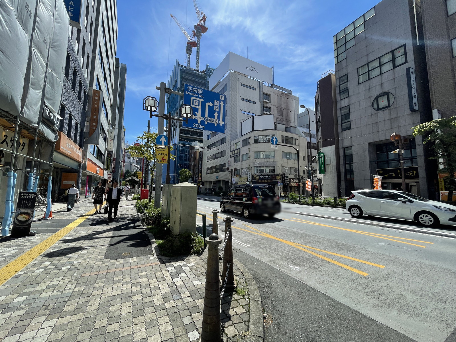 丸十ビル2前面の通り