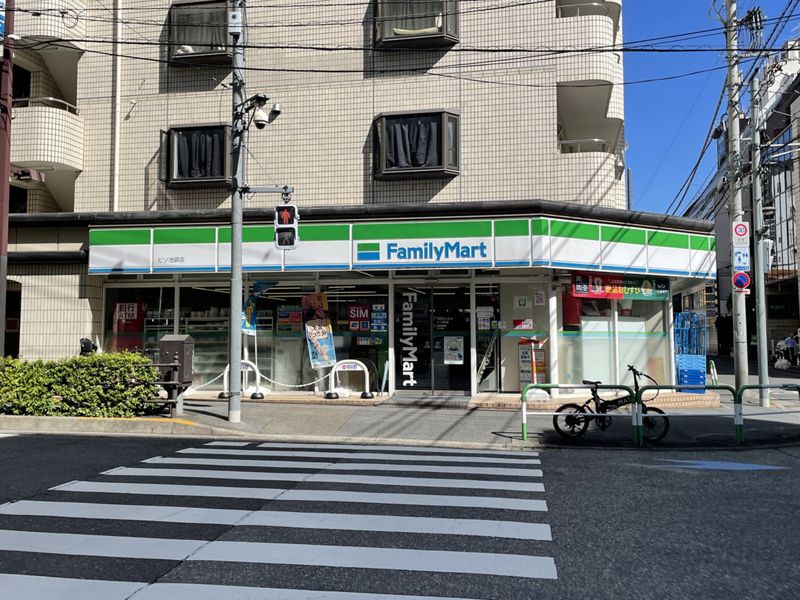 徒歩1分のファミリーマート ピソ池袋店
