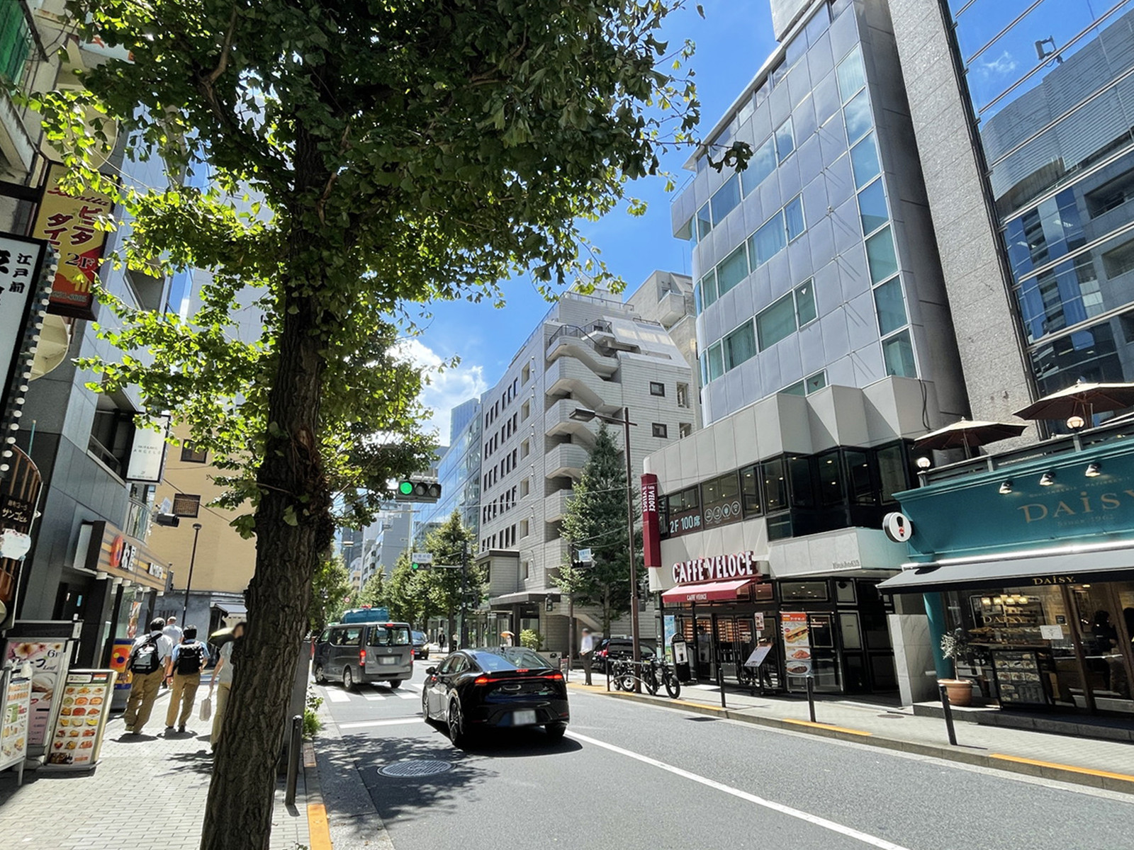 得水ビル前面のプリンス通り