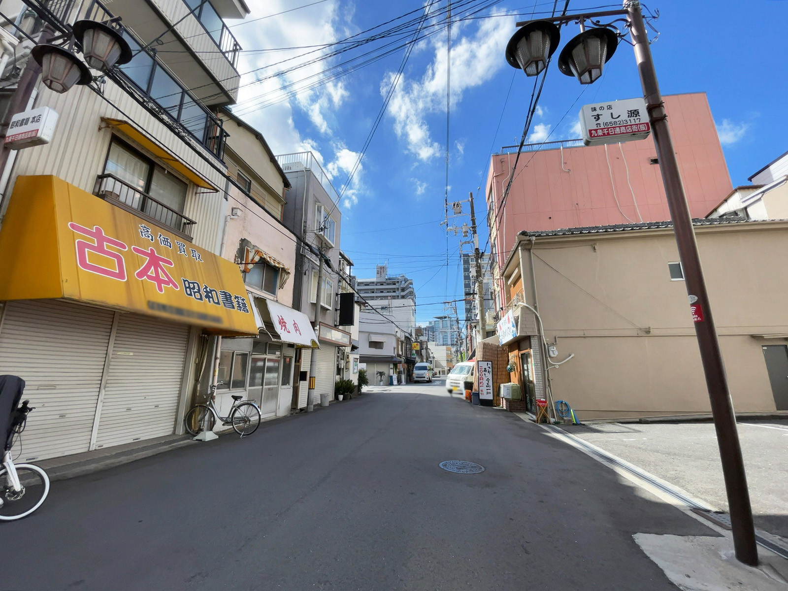 オーク21九条ビル前面の通り