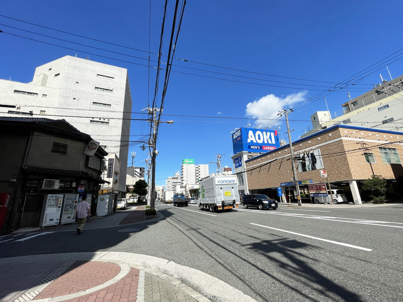 ドーム前いずみビル前面の通り