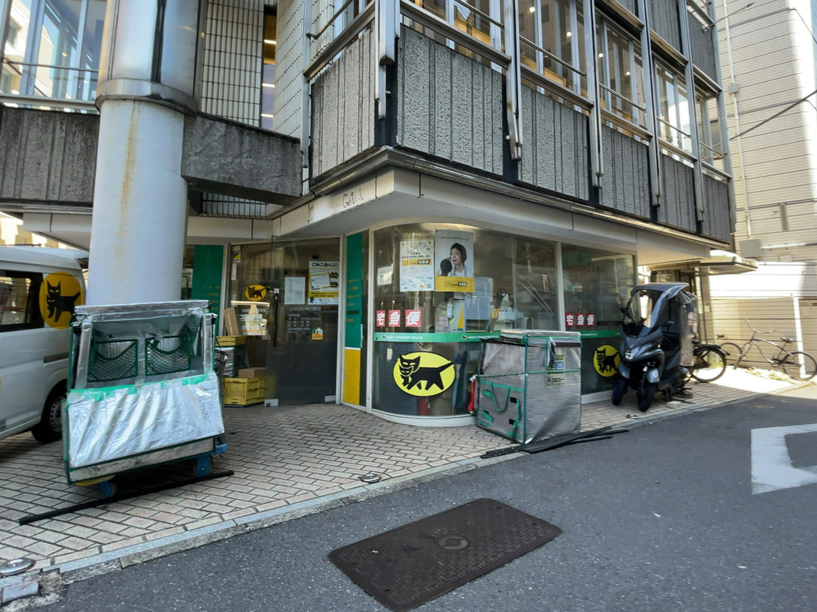 徒歩1分のヤマト運輸 神宮前6丁目営業所