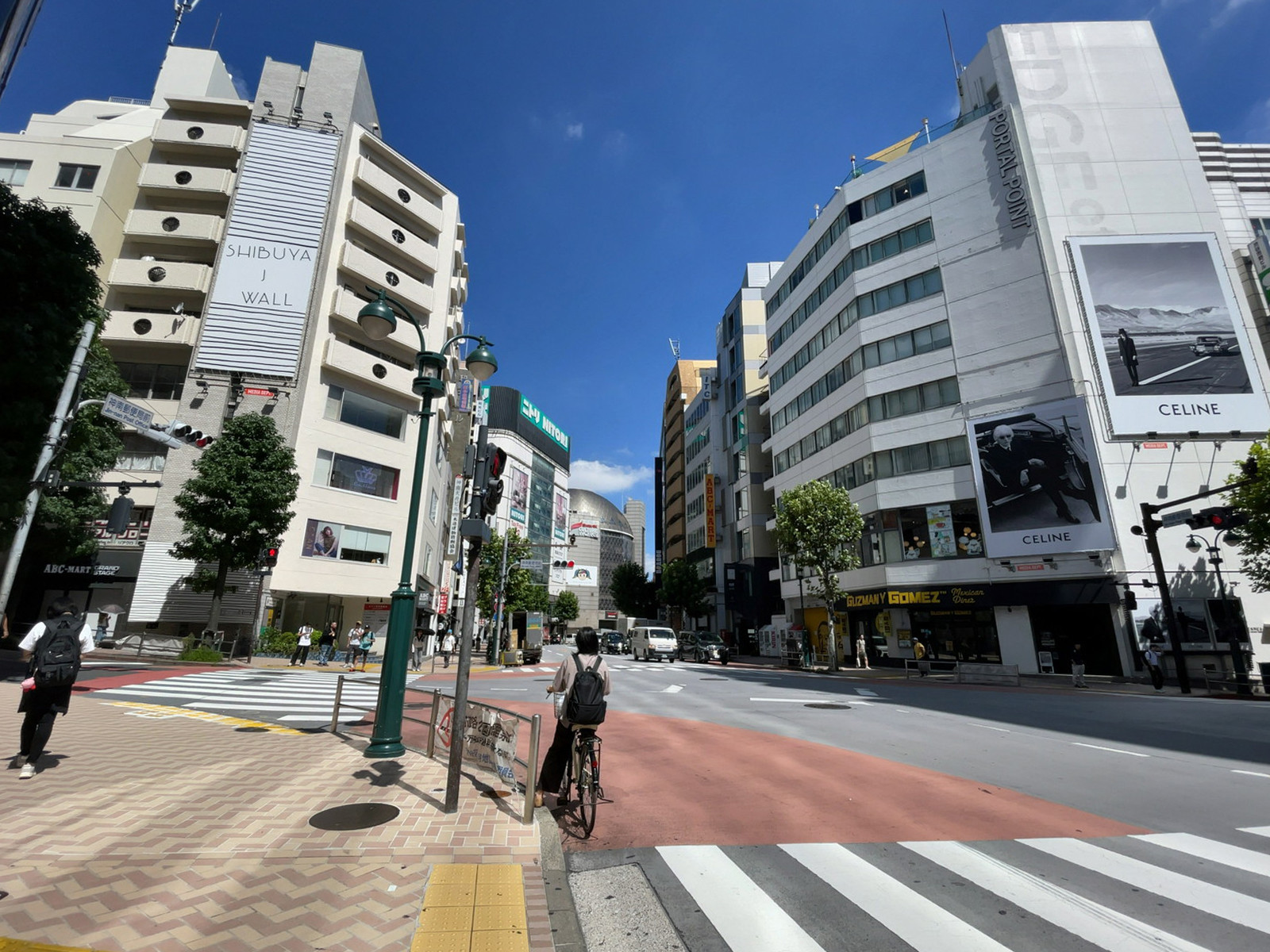 日本生命渋谷ビル前面の通り