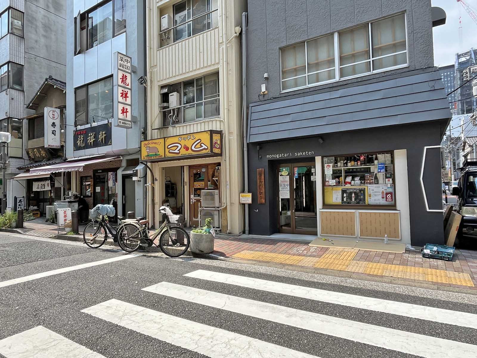 付近には飲食店が充実