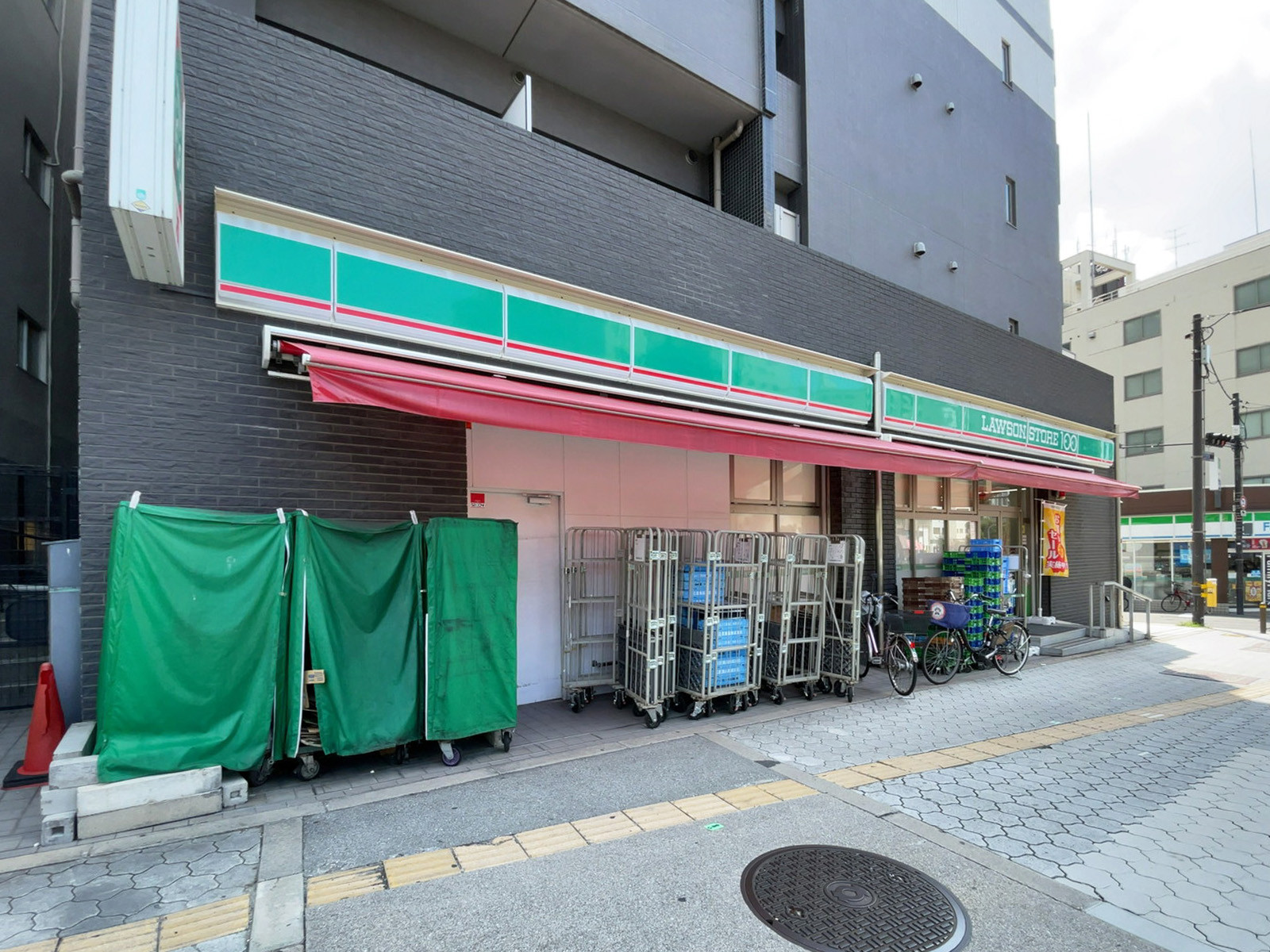 並びにあるローソンストア100 四天王寺南店