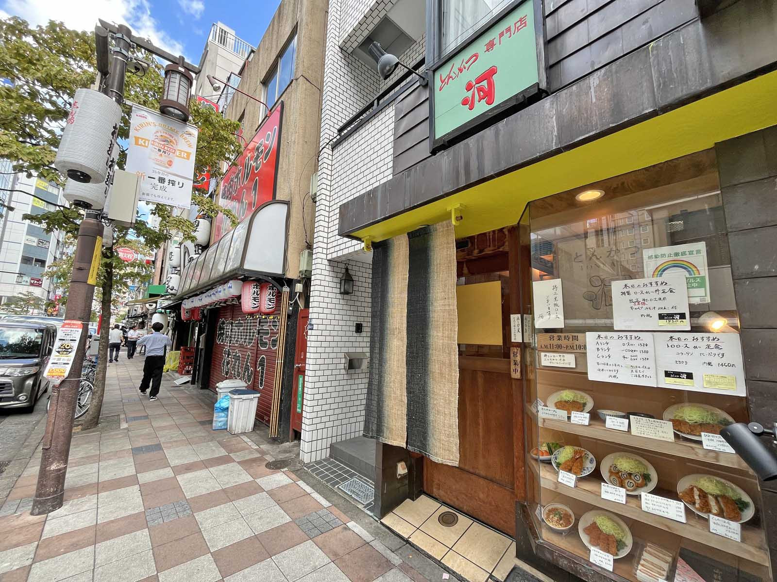 付近には飲食店が充実