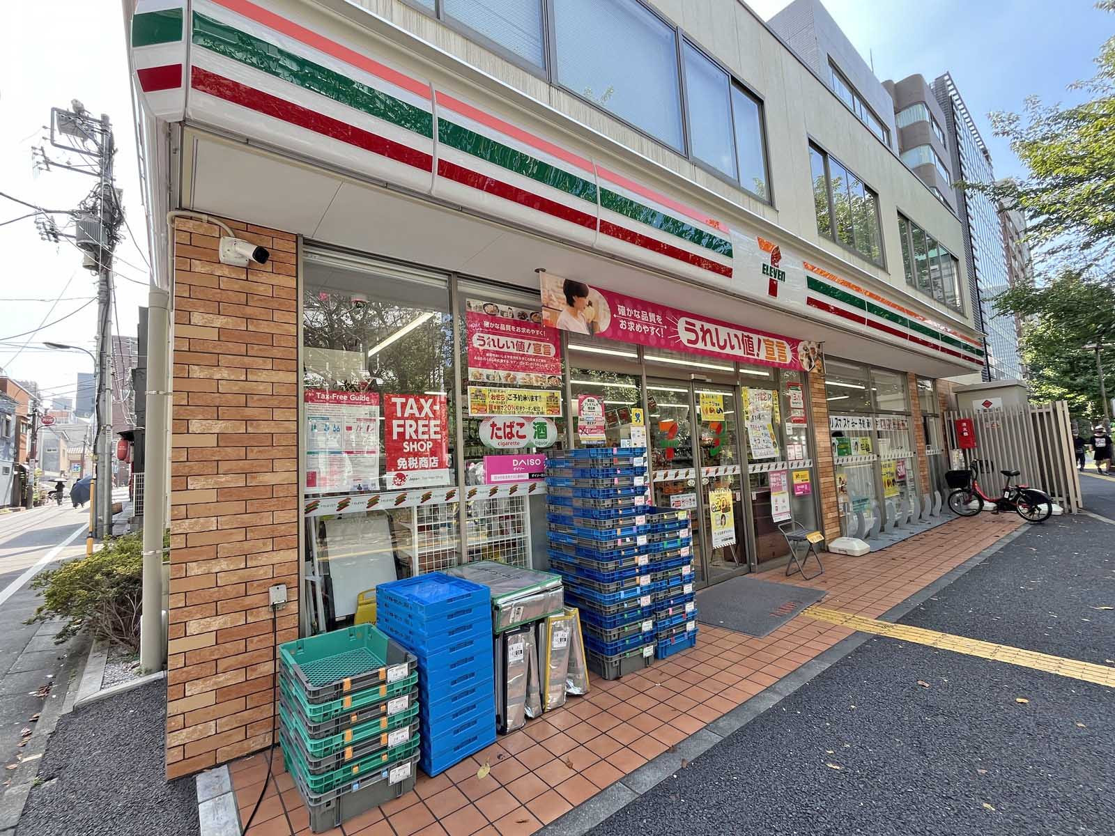向かいのセブンイレブン新宿六丁目文化センター通り店
