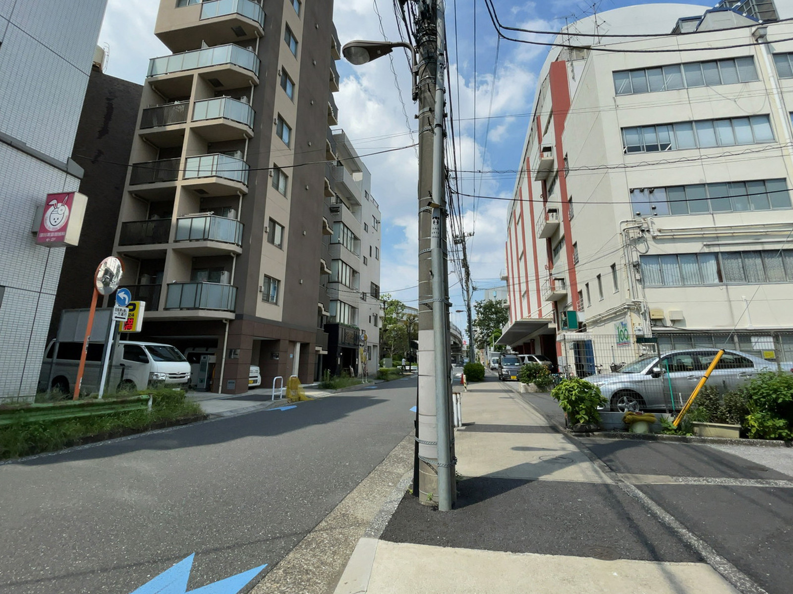 大栄ビル前面の通り