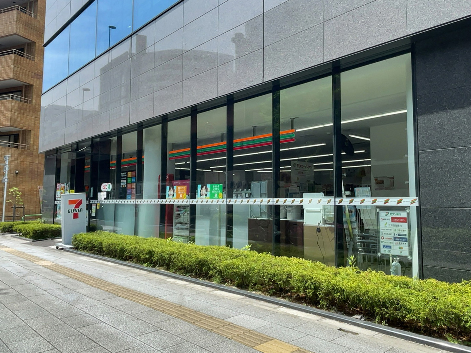 近くのセブンイレブン 神田岩本町店