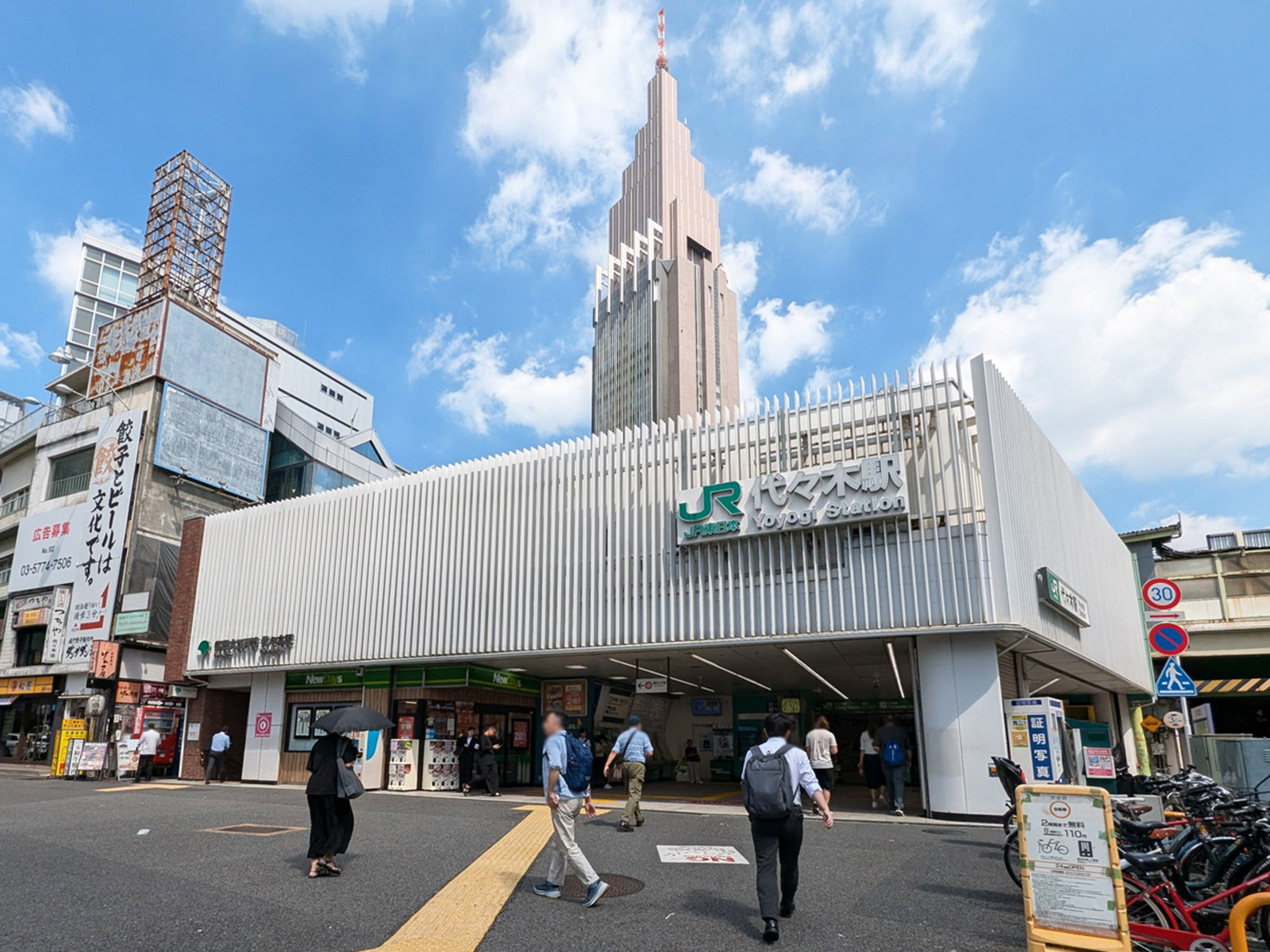 最寄りの「代々木駅」