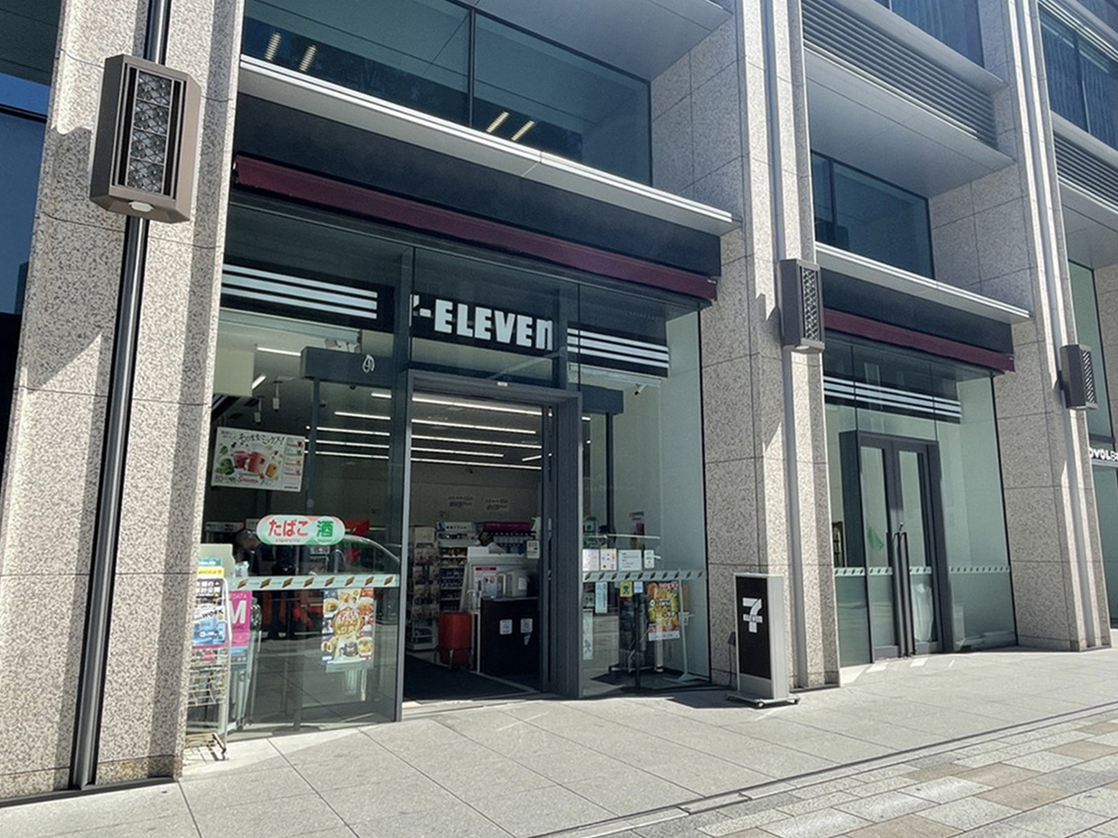 徒歩2分のセブンイレブン 日本橋室町3丁目店