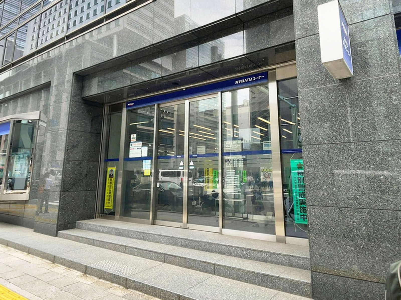 徒歩4分のみずほ銀行日本橋支店