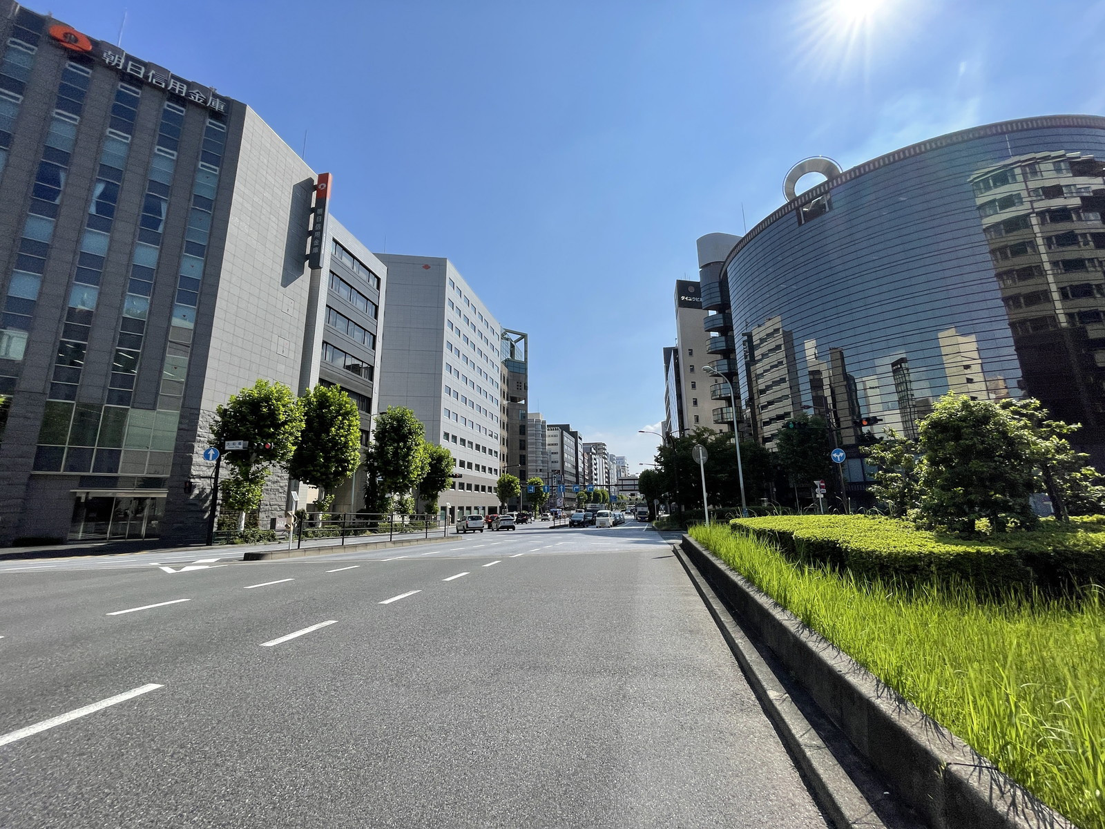 付近の靖国通り