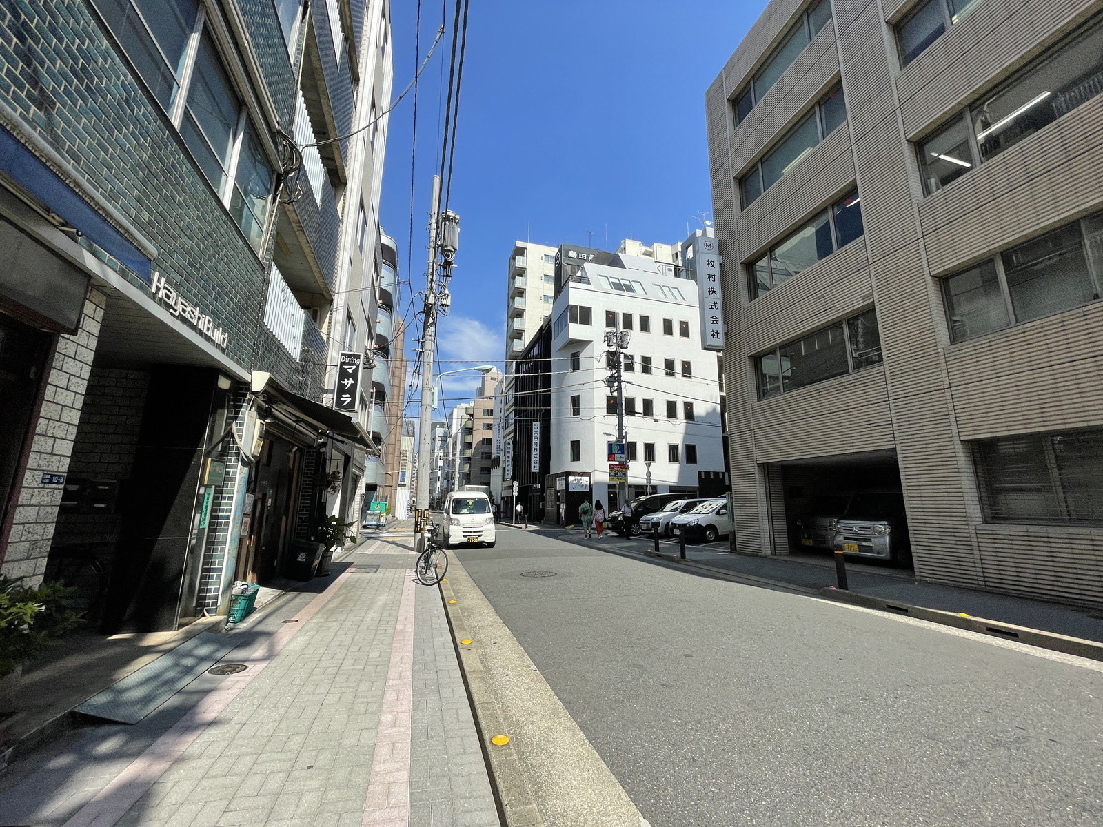 アーバンクロス日本橋前面の通り