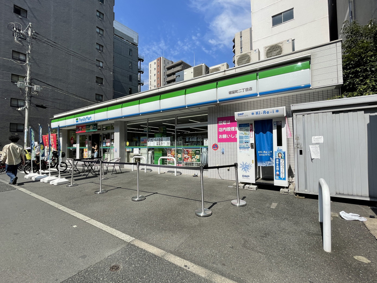 徒歩2分のファミリーマート堀留町2丁目店