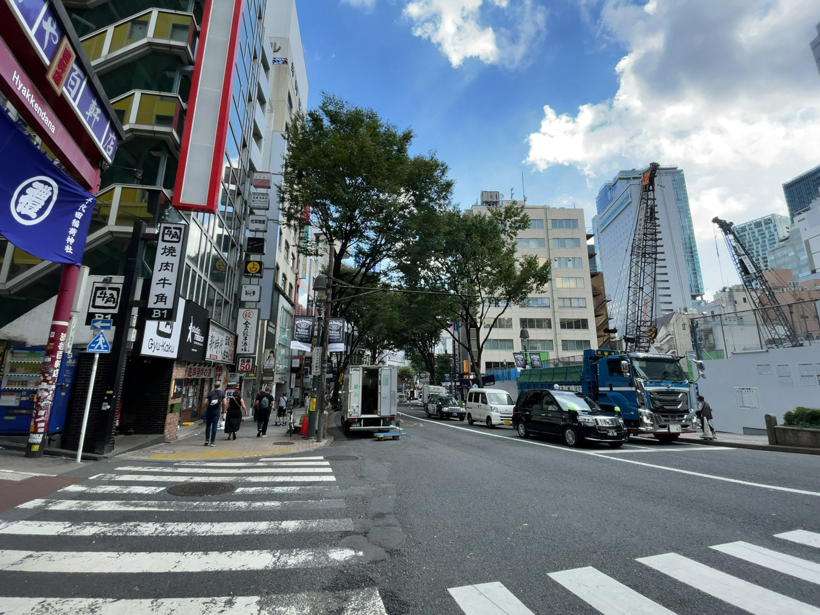 高葉屋ビル前面の通り