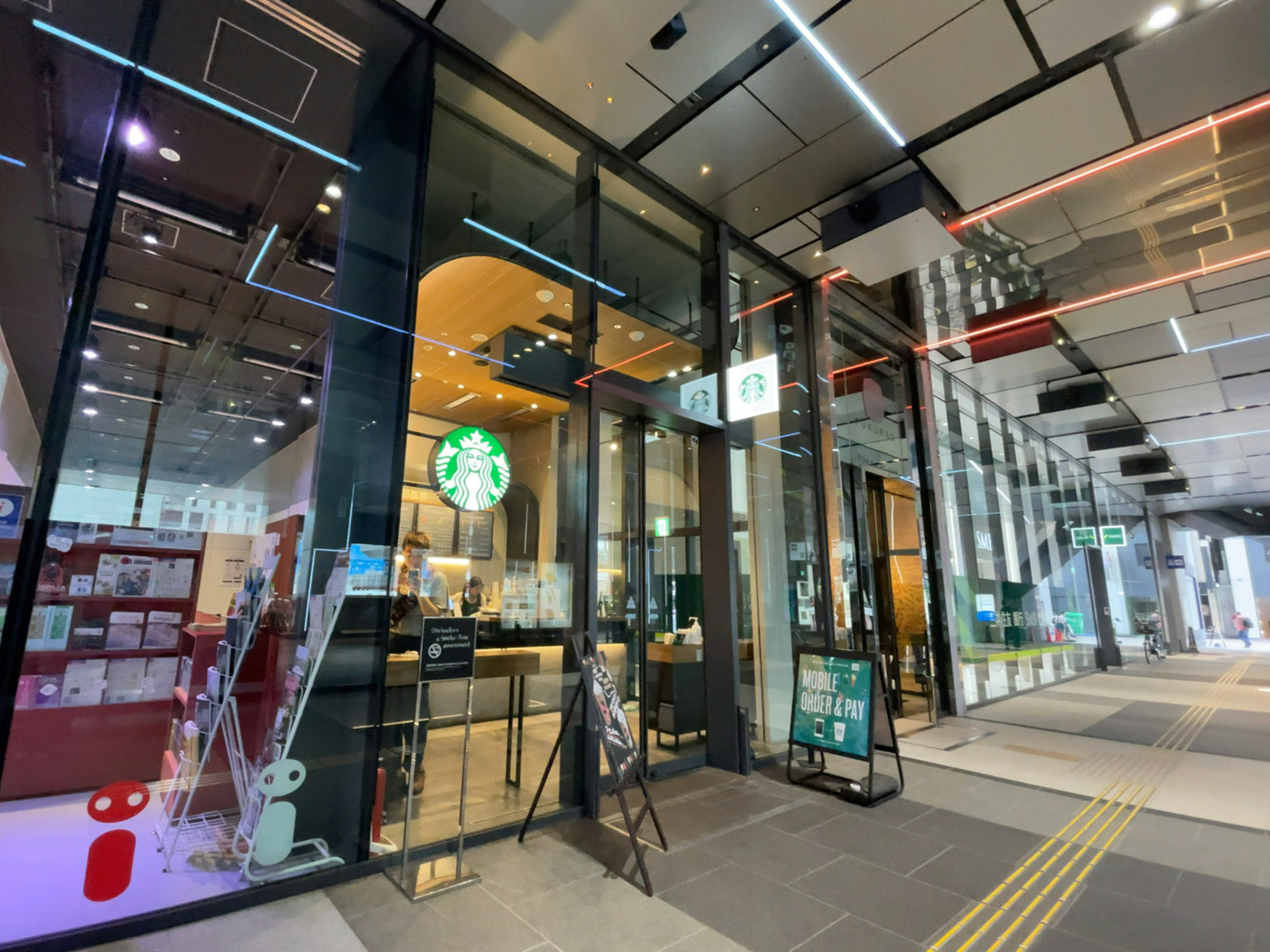 徒歩2分のスターバックスコーヒー 渋谷フクラス店