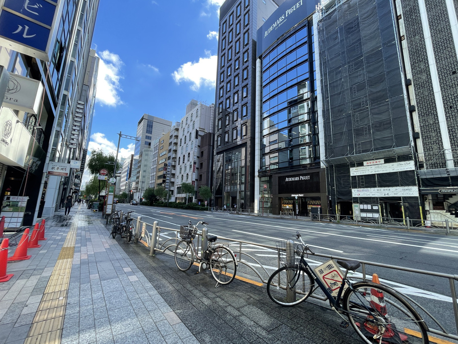 SANWA GINZA Bldg.前面の通り