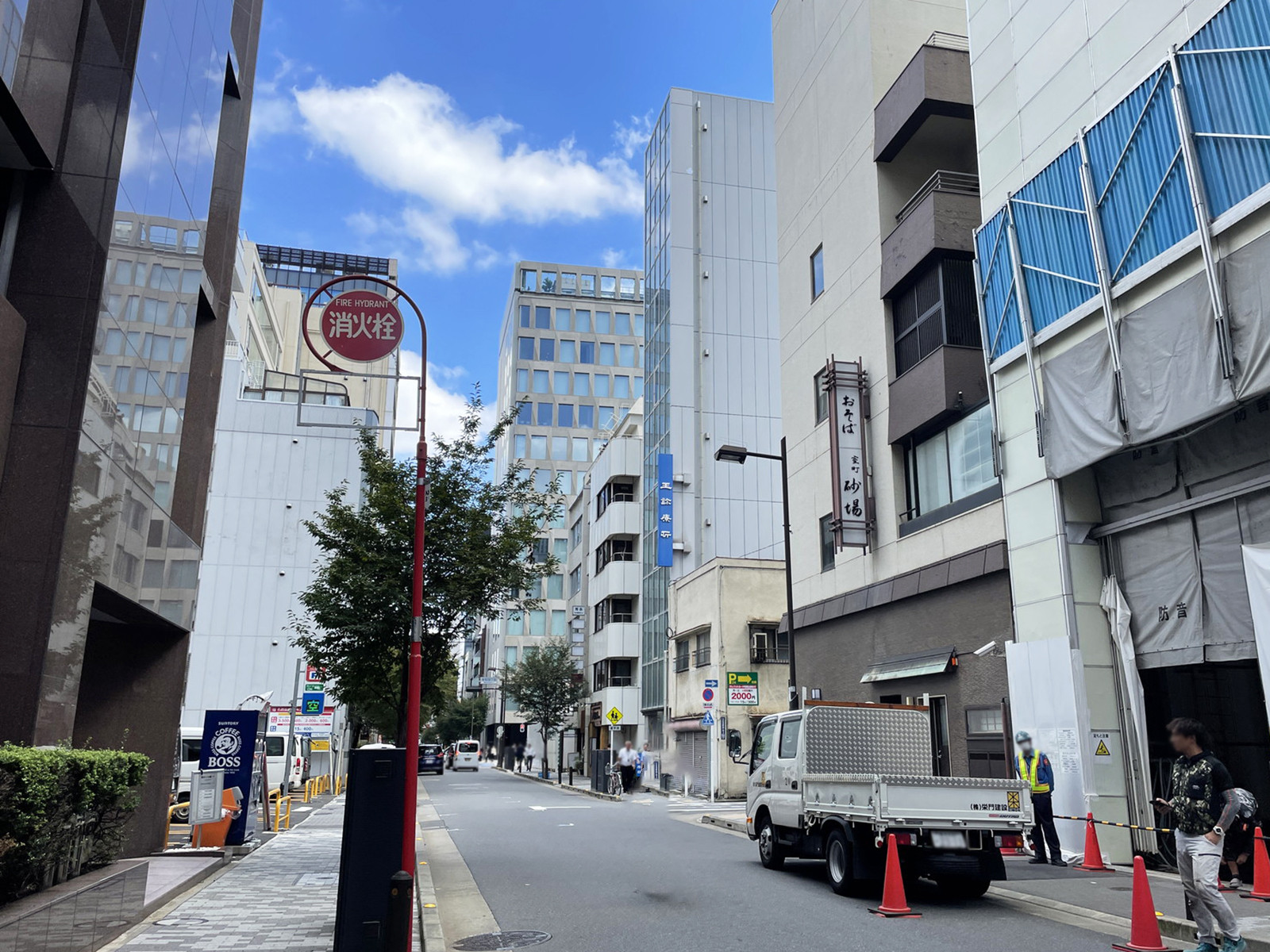 楠和日本橋ビル前面の本銀通り