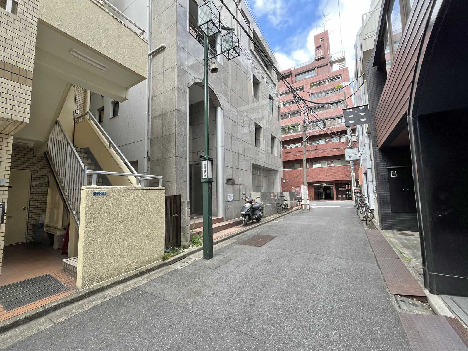 窪田ビル前面通り